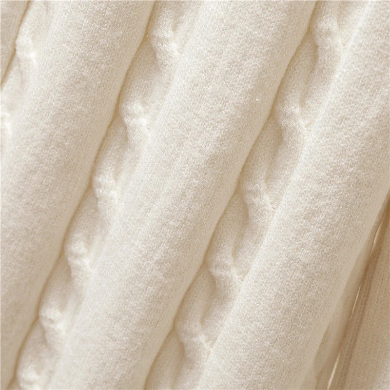 Strickset with a turtleneck, pants, and vest, cut loose, braid patterns
