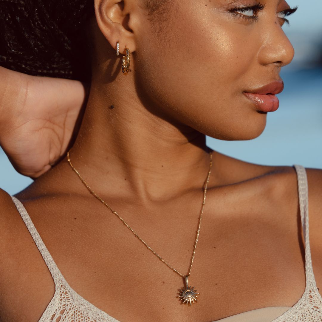 Damen Halskette Gold mit Sonnen Anhänger, wasserfest, hypoallergen, Edelstahl, elegante Kette