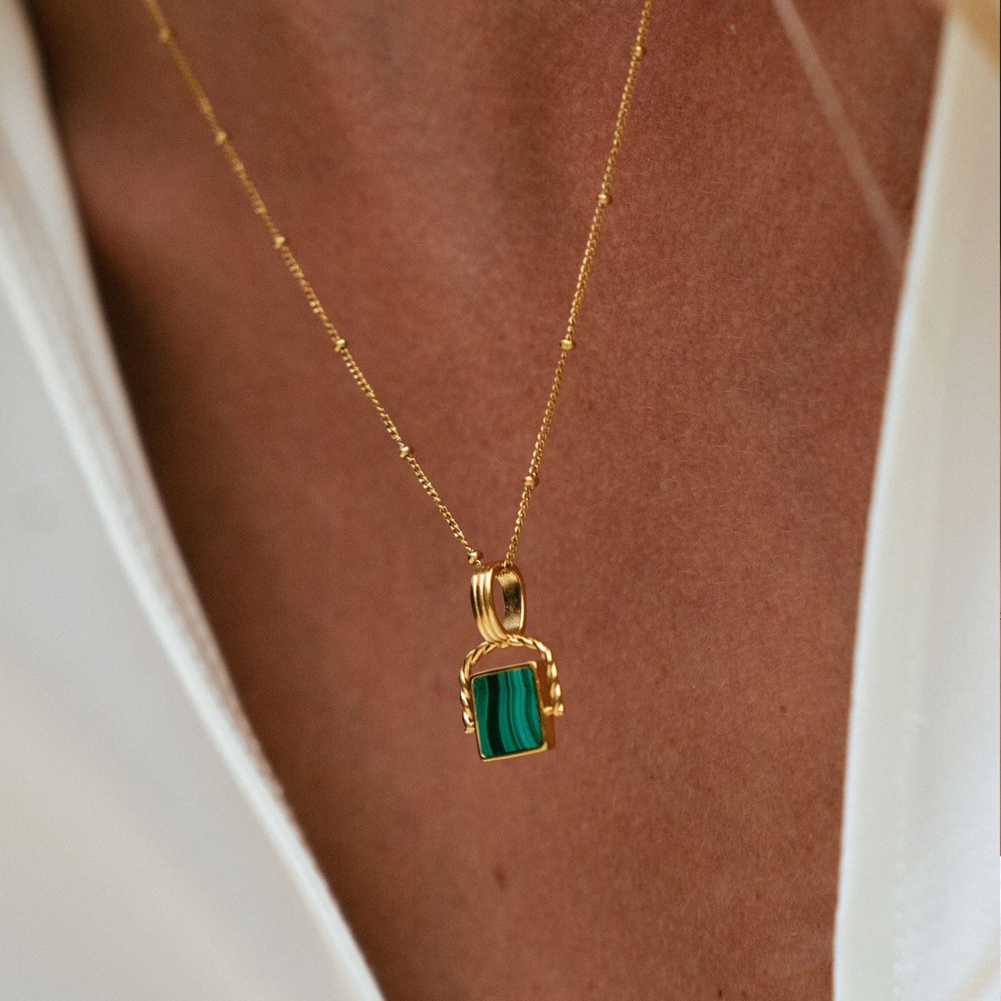 Damen Kette Gold mit grünem Malachit Anhänger, wasserfest, verstellbar, hypoallergen, elegante Schmuckkette