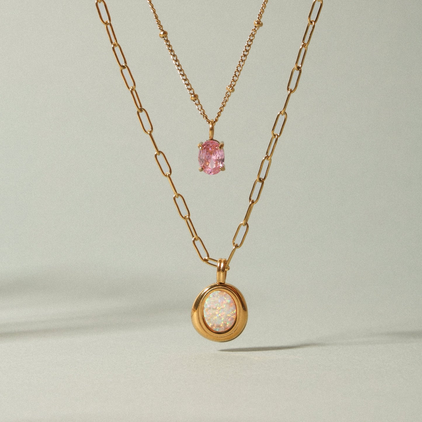 Damen Halskette goldfarben mit Opal Anhänger und Paperclip Kette aus Edelstahl