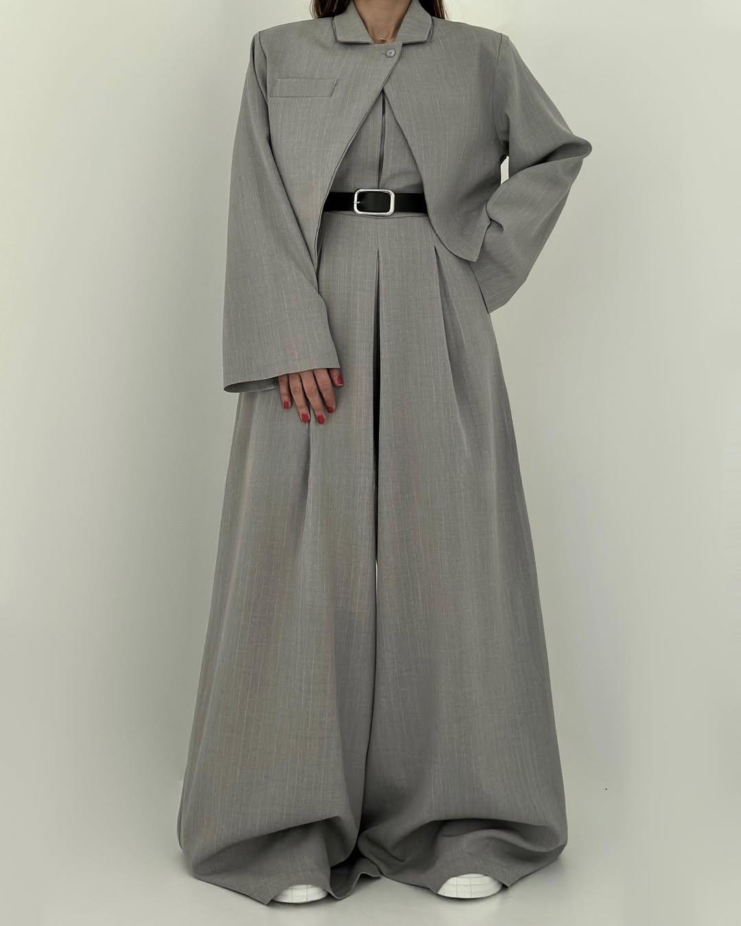 Damen Zweiteiler Regular Fit Jumpsuit mit trägerlosem Oberteil, kurzer Jacke und weitem Bein Set 3-teilig Reise- und Alltagsoutfit