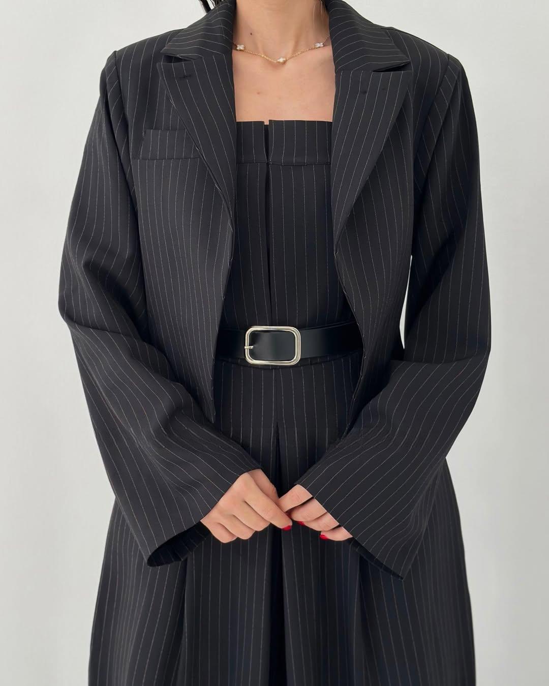 Damen Zweiteiler Regular Fit Jumpsuit mit trägerlosem Oberteil, kurzer Jacke und weitem Bein Set 3-teilig Reise- und Alltagsoutfit