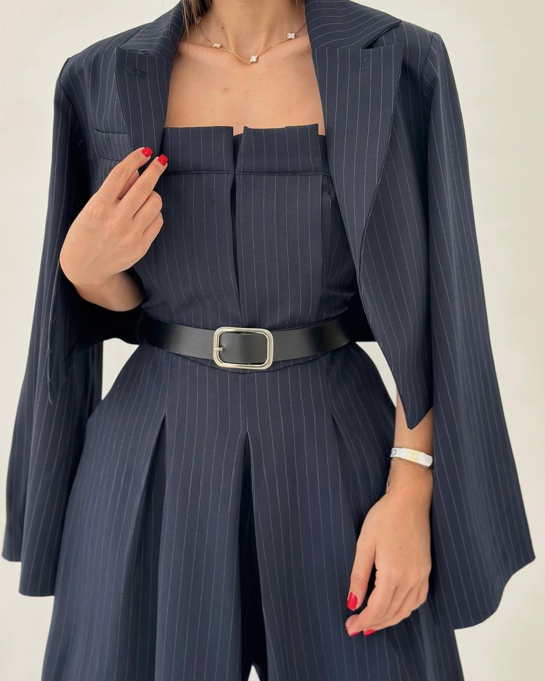 Damen Zweiteiler Regular Fit Jumpsuit mit trägerlosem Oberteil, kurzer Jacke und weitem Bein Set 3-teilig Reise- und Alltagsoutfit