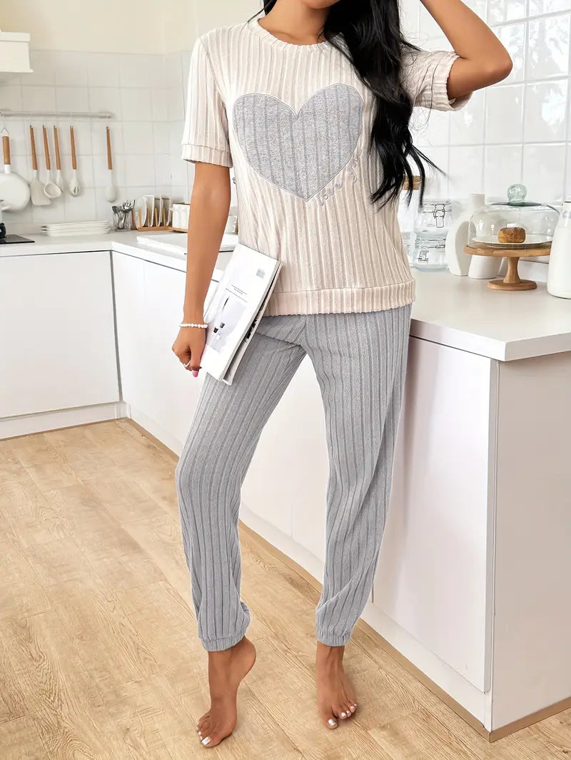 Damen Zweiteiler Regular Fit Ripp-Pyjama Set Kurzarm Oberteil mit Herzmotiv Hose Elastischer Bund Lounge Set 2-teilig