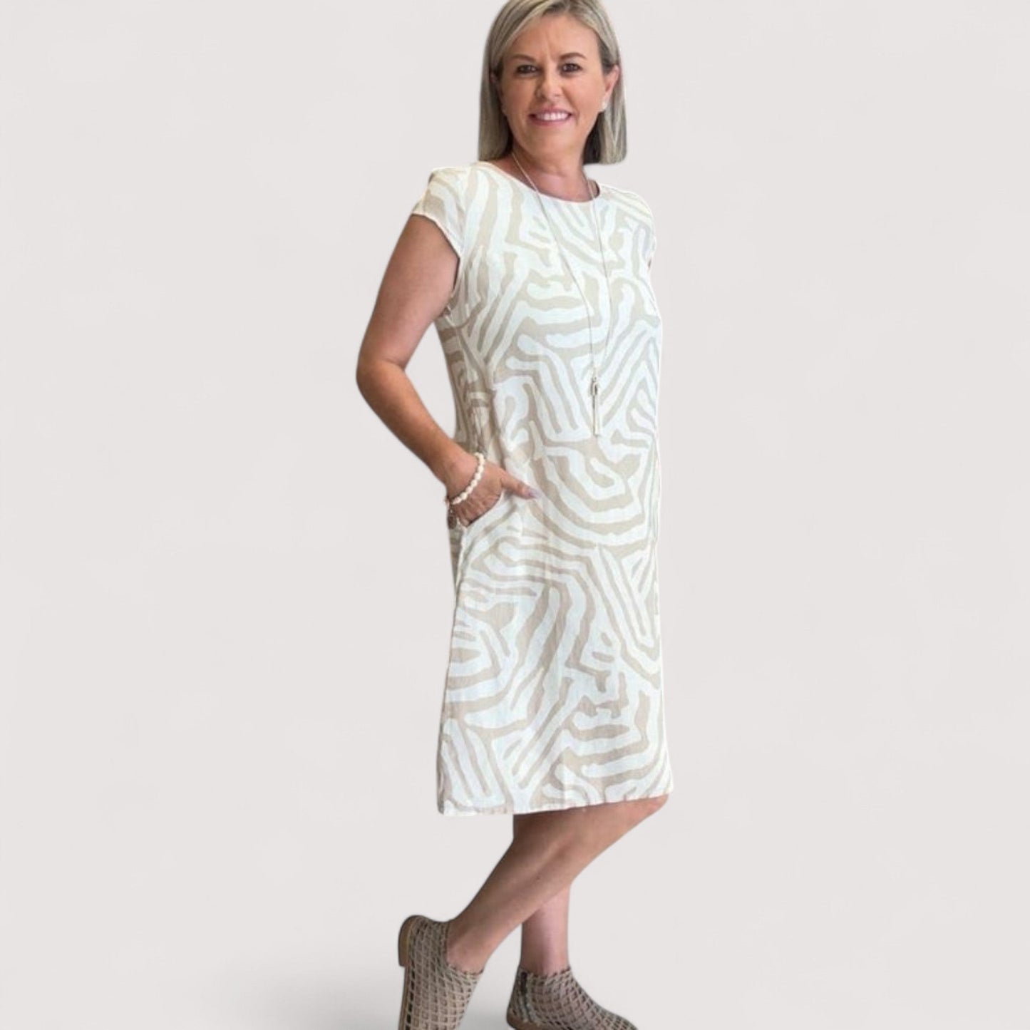 Damen Kleid locker Passform leicht atmungsaktiv vielseitig feminin bequem