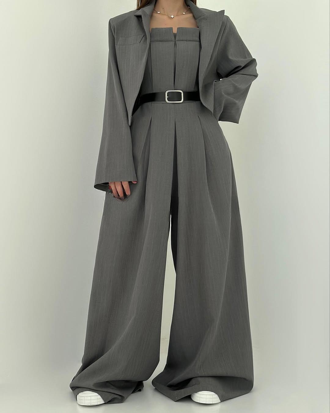 Damen Zweiteiler Regular Fit Jumpsuit mit trägerlosem Oberteil, kurzer Jacke und weitem Bein Set 3-teilig Reise- und Alltagsoutfit