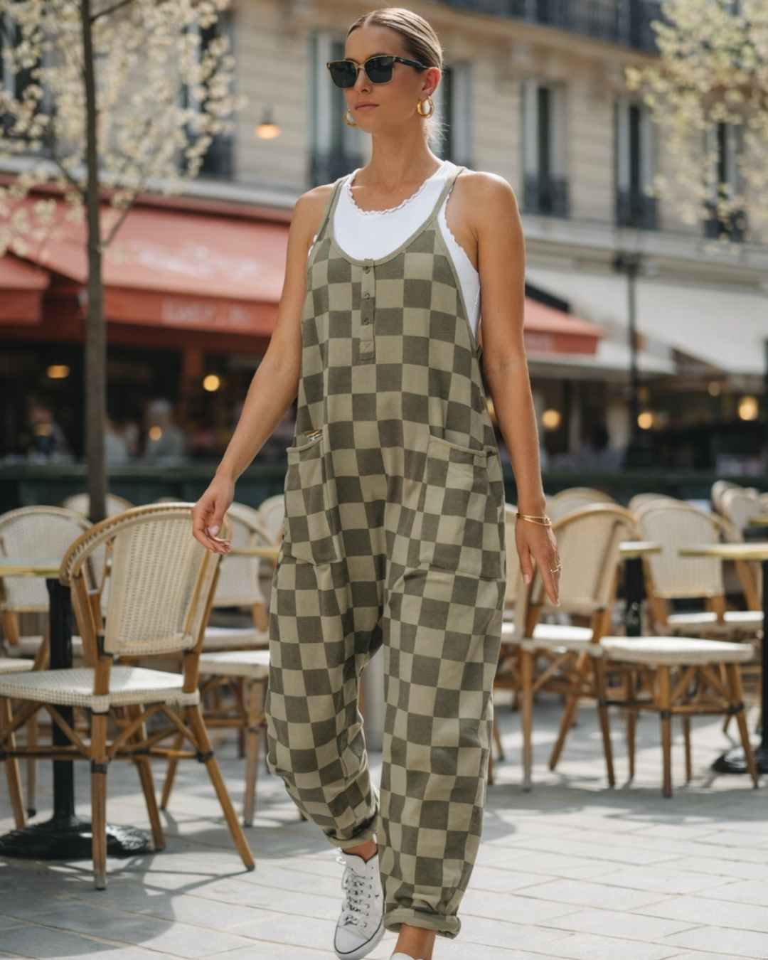 Damen Overall kariert, Oversize Passform, offene Rückenträger, Druckknopfverschluss, Taschen