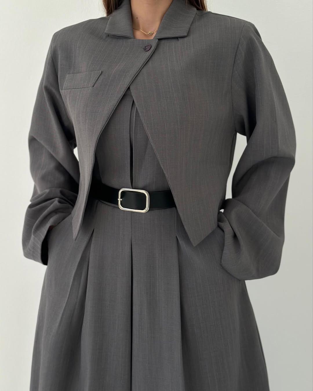 Damen Zweiteiler Regular Fit Jumpsuit mit trägerlosem Oberteil, kurzer Jacke und weitem Bein Set 3-teilig Reise- und Alltagsoutfit