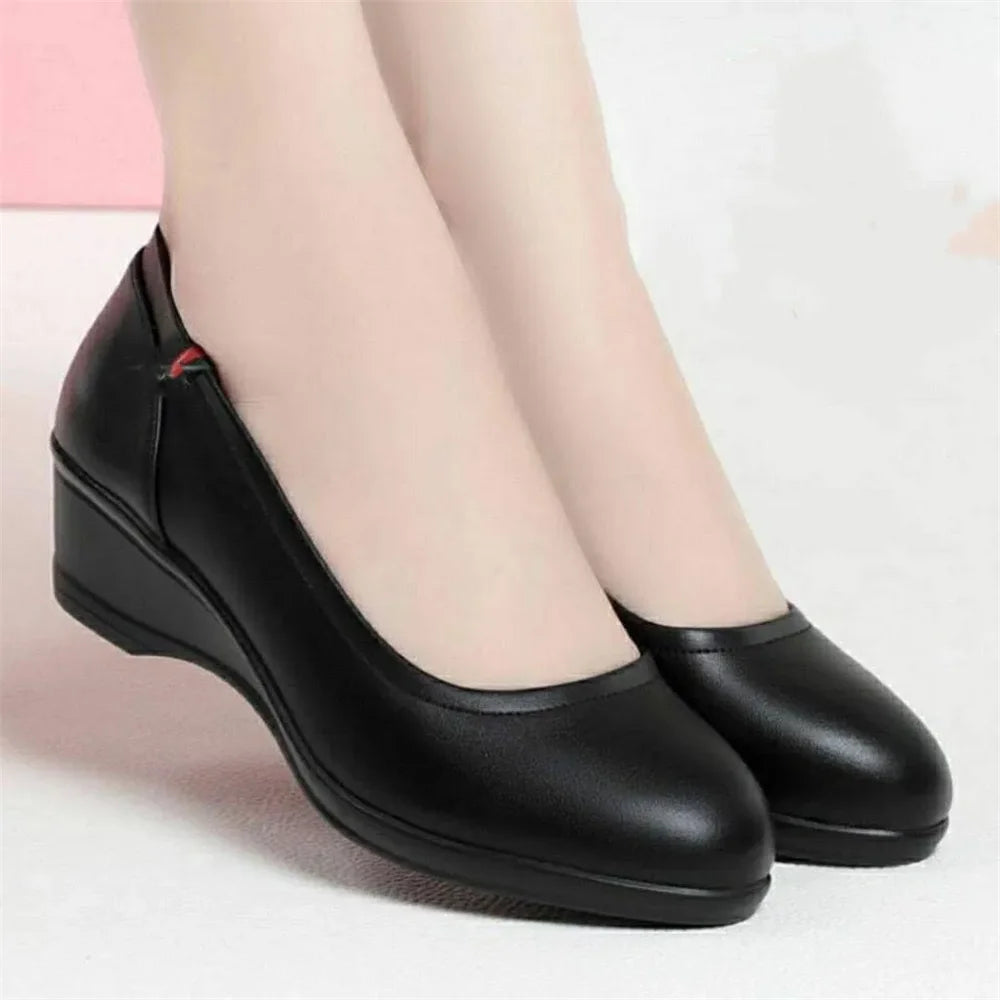 Damen Slip-on Schuhe Schwarz mit Keilabsatz Leicht Bequem Frühlingsschuhe Komfort Halbschuhe
