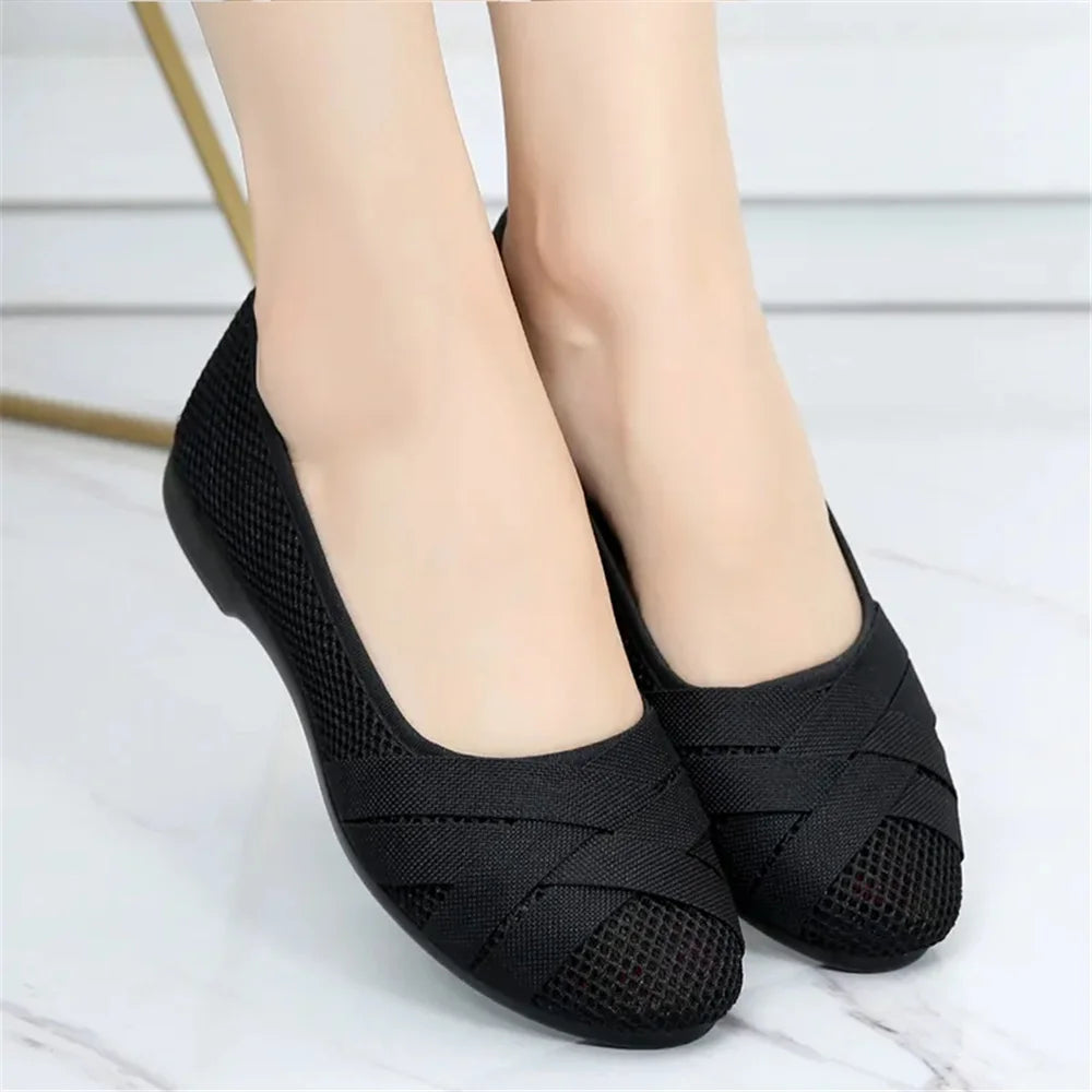 Damen Slipper Schwarz atmungsaktiv leicht Mesh flache Komfortschuhe