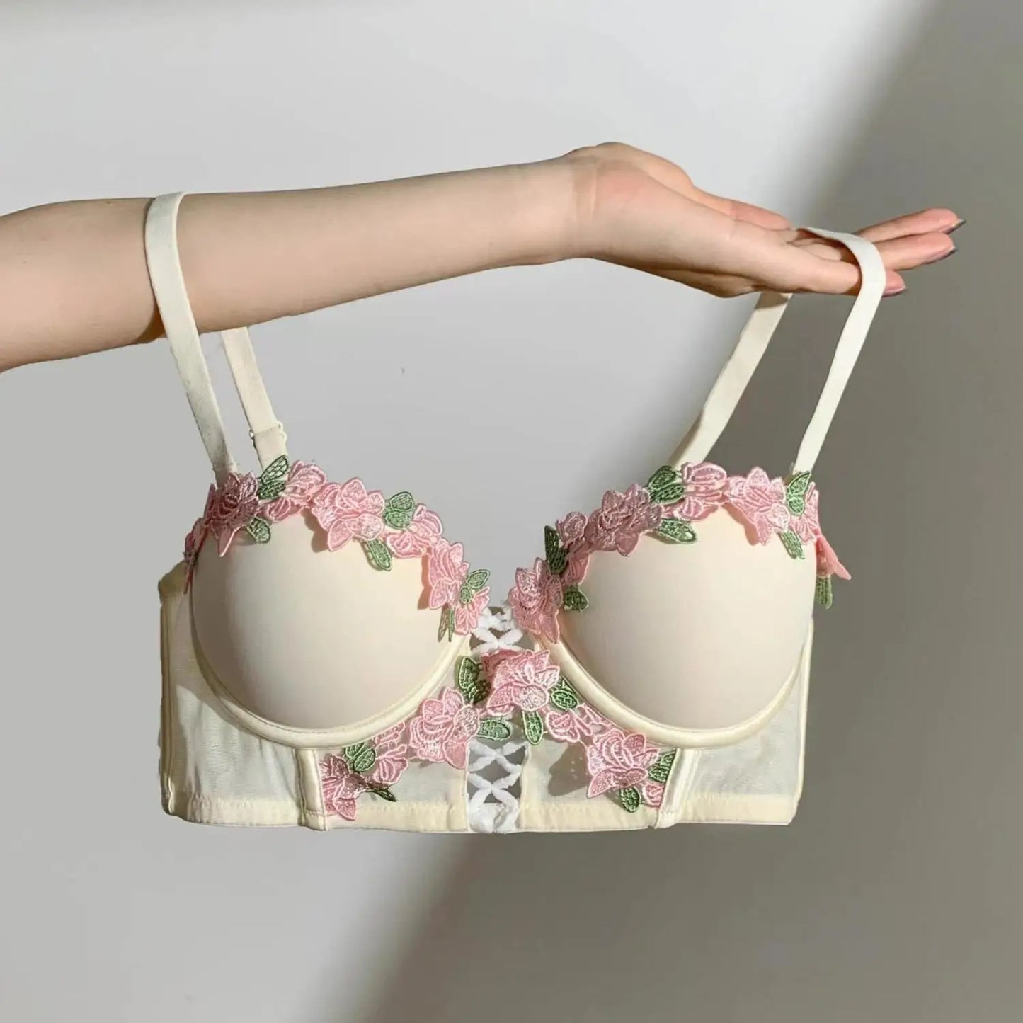 Damen Dessous Set Creme mit floraler Stickerei, Bügel-BH, Slip, transparente Einsätze, romantisches Design