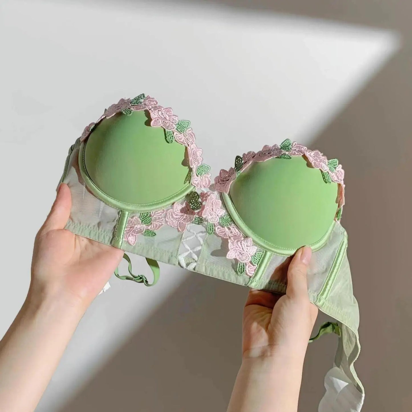 Damen Dessous Set Creme mit floraler Stickerei, Bügel-BH, Slip, transparente Einsätze, romantisches Design