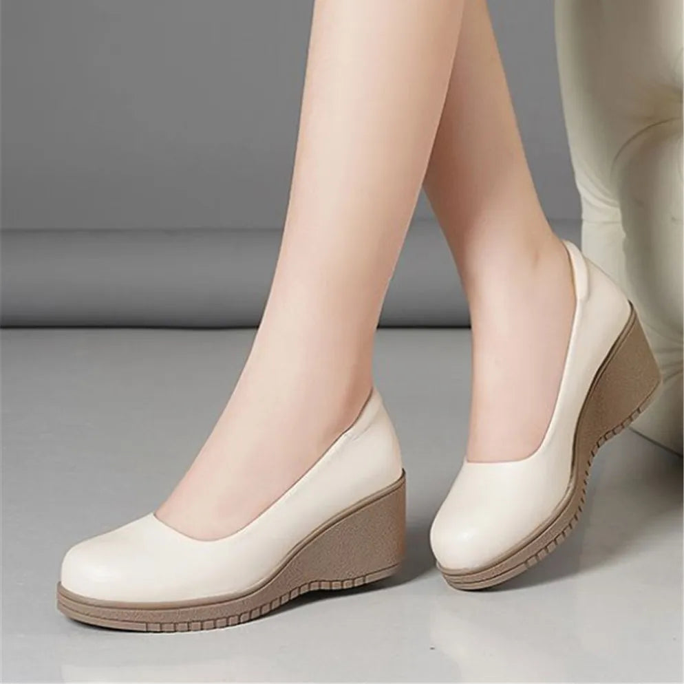 Damen Slip-on Schuhe Schwarz mit Keilabsatz Leicht Bequem Frühlingsschuhe Komfort Halbschuhe