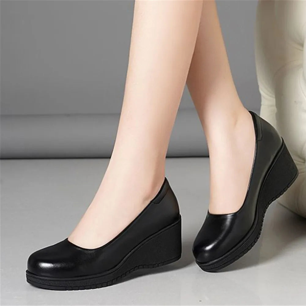Damen Slip-on Schuhe Schwarz mit Keilabsatz Leicht Bequem Frühlingsschuhe Komfort Halbschuhe