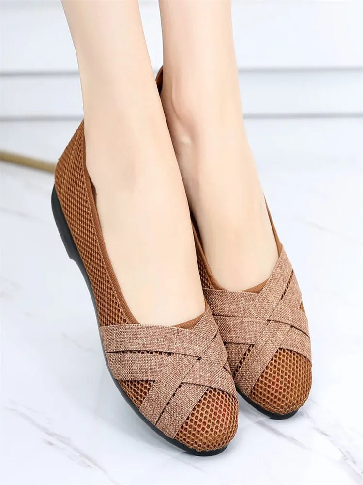 Damen Slipper Schwarz atmungsaktiv leicht Mesh flache Komfortschuhe