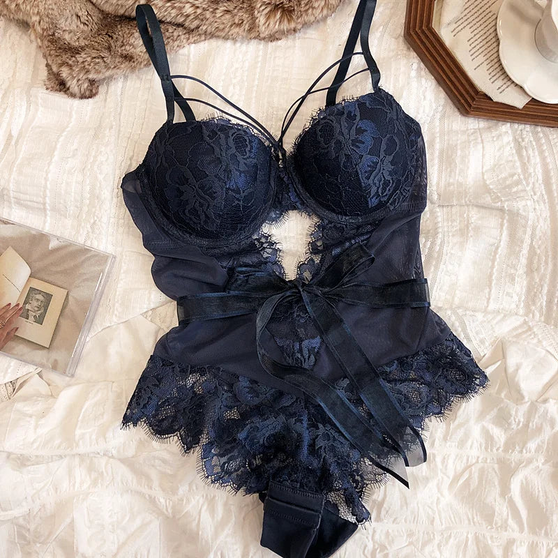 Damen Body Dessous Schwarz mit Spitze, Trägern, Cut-Out und Schleifendetail