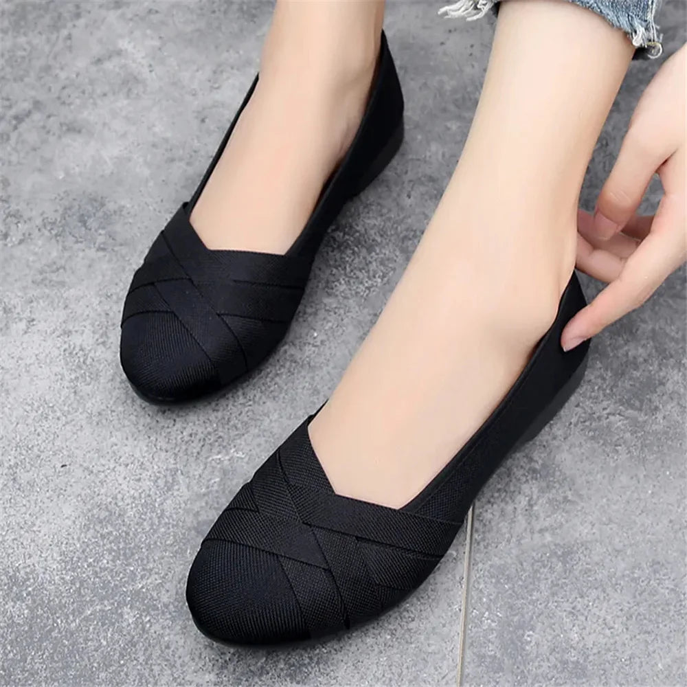 Damen Slipper Schwarz atmungsaktiv leicht Mesh flache Komfortschuhe