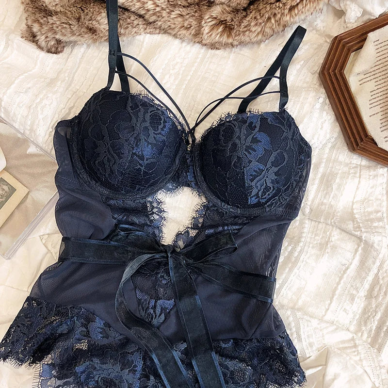 Damen Body Dessous Schwarz mit Spitze, Trägern, Cut-Out und Schleifendetail