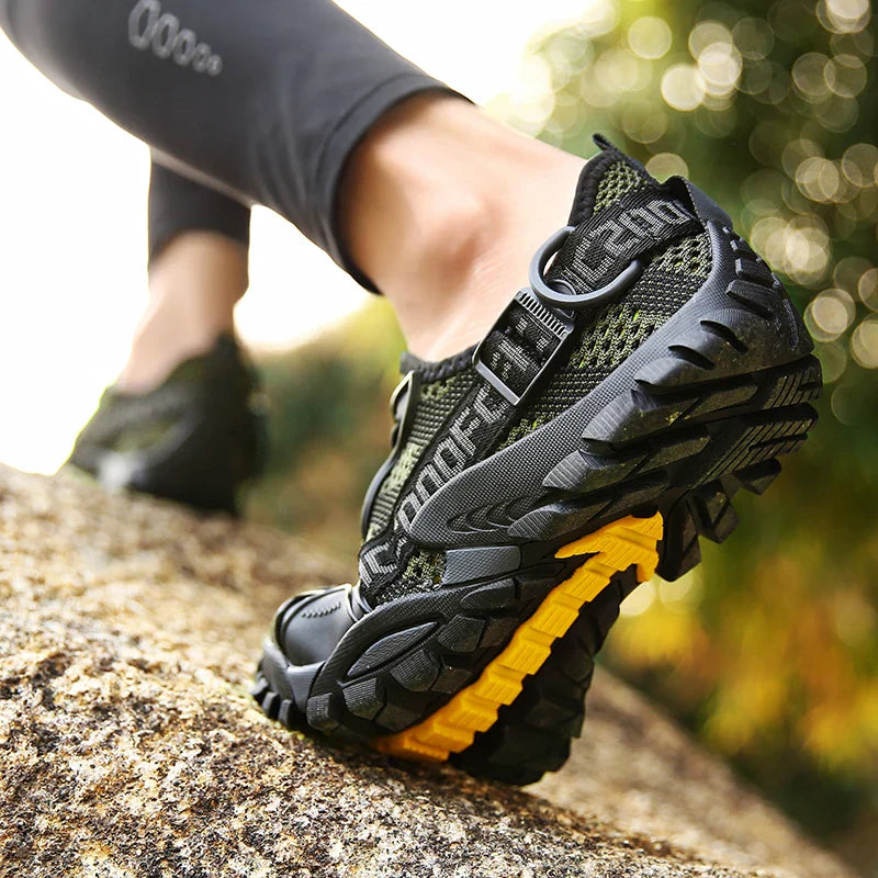 Damen Outdoorschuhe schwarz oliv mit Profilsohle und Schnellschnürung