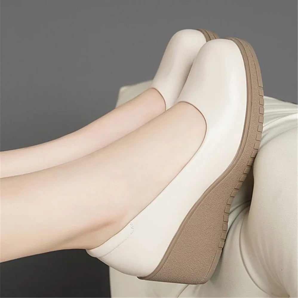 Damen Slip-on Schuhe Schwarz mit Keilabsatz Leicht Bequem Frühlingsschuhe Komfort Halbschuhe