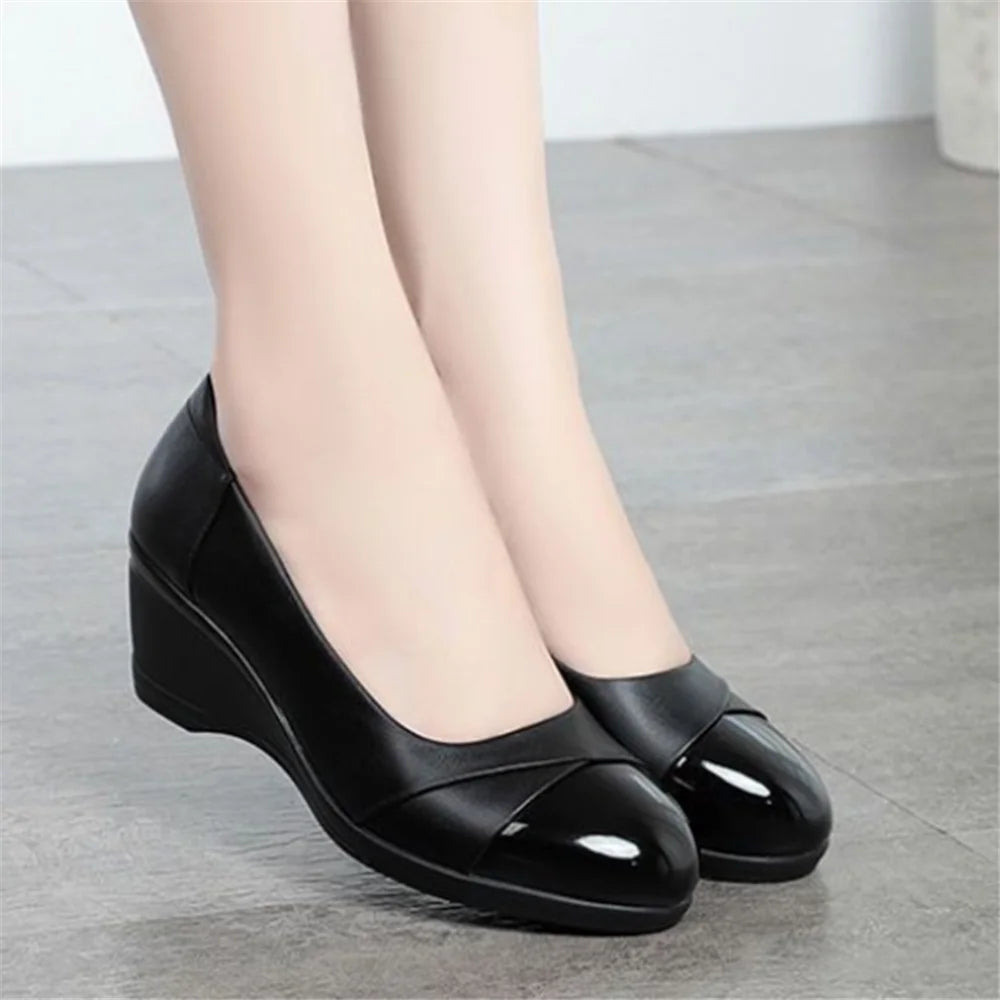 Damen Slip-on Schuhe Schwarz mit Keilabsatz Leicht Bequem Frühlingsschuhe Komfort Halbschuhe