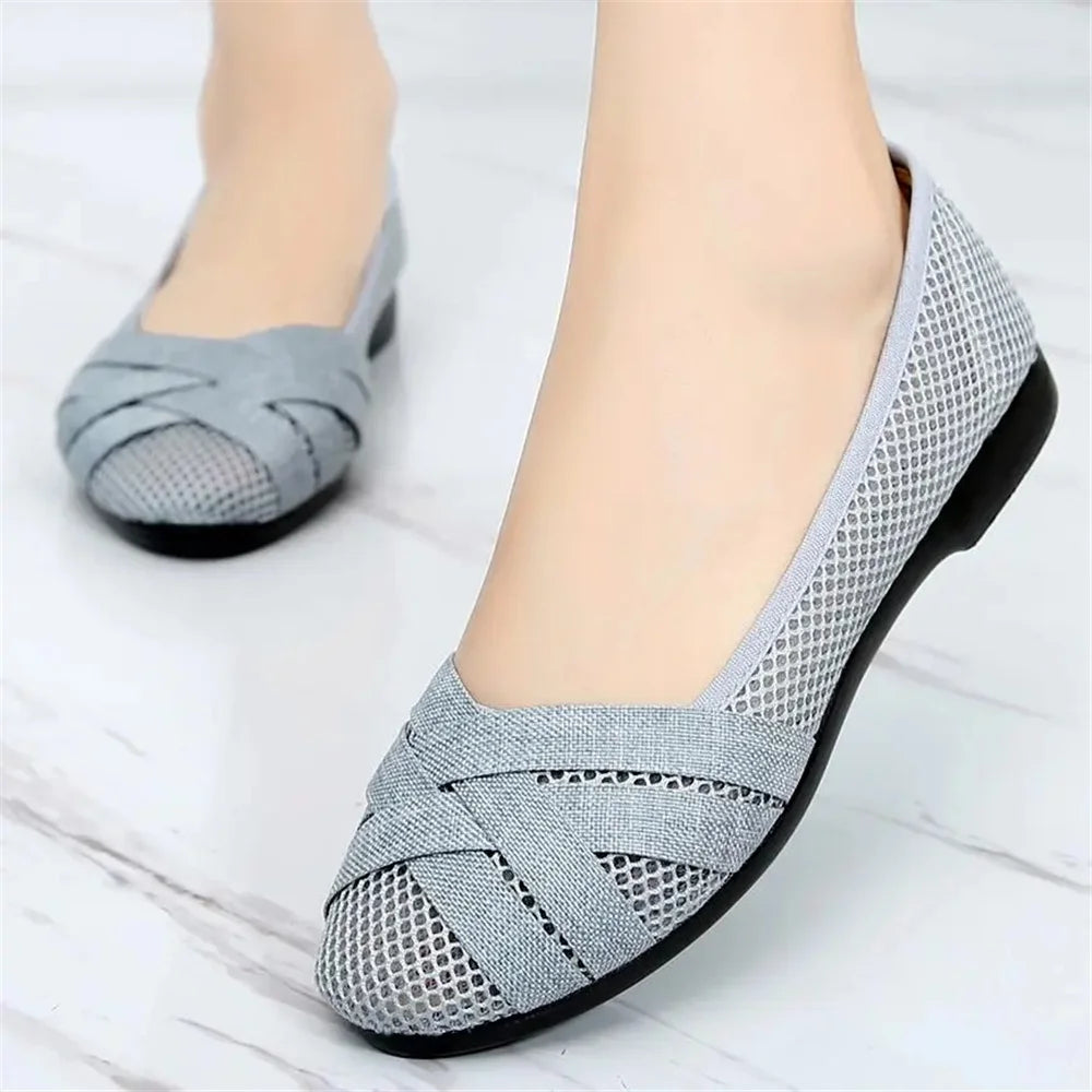 Damen Slipper Schwarz atmungsaktiv leicht Mesh flache Komfortschuhe