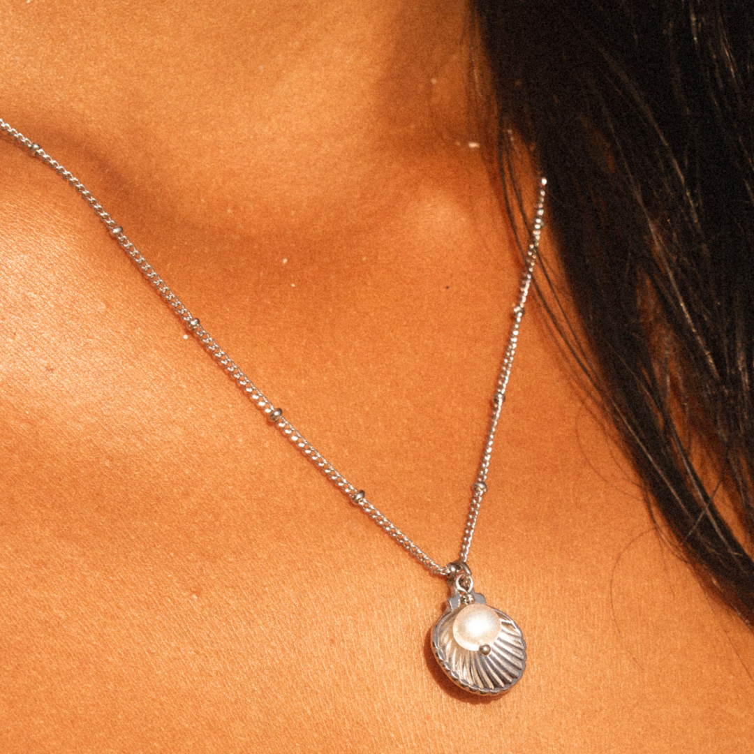 Damen Halskette Gold mit Muschel-Anhänger und Süßwasserperle Edelstahl 18K PVD Verstellbar