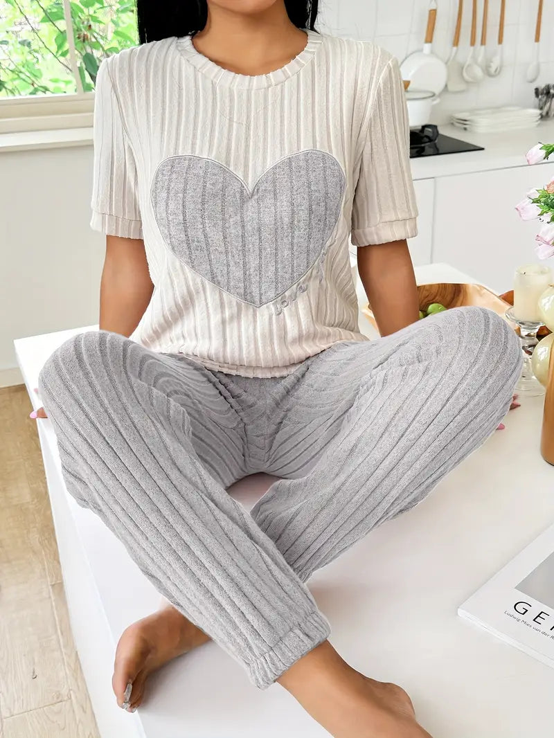 Damen Zweiteiler Regular Fit Ripp-Pyjama Set Kurzarm Oberteil mit Herzmotiv Hose Elastischer Bund Lounge Set 2-teilig