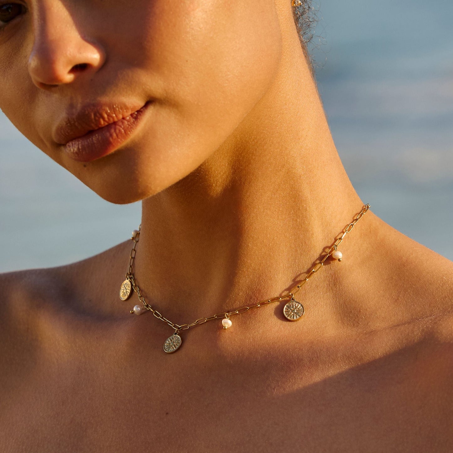 Damen Perlen Choker Gold Süßwasserperlen Sonnen Anhänger verstellbar wasserfest