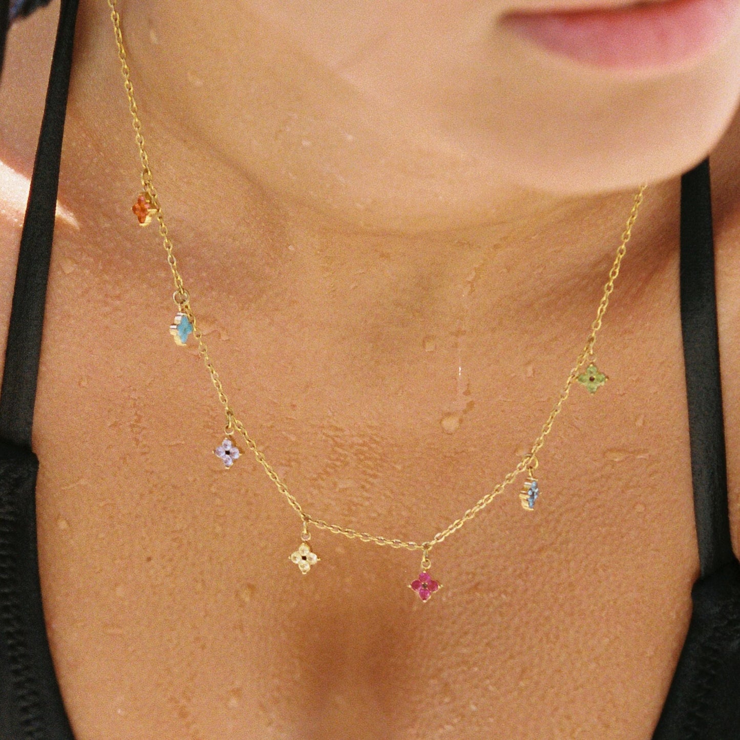 Damen Choker Halskette Gold Blumen Anhänger mit bunten Zirkonia Verstellbar Wasserfest Hypoallergen