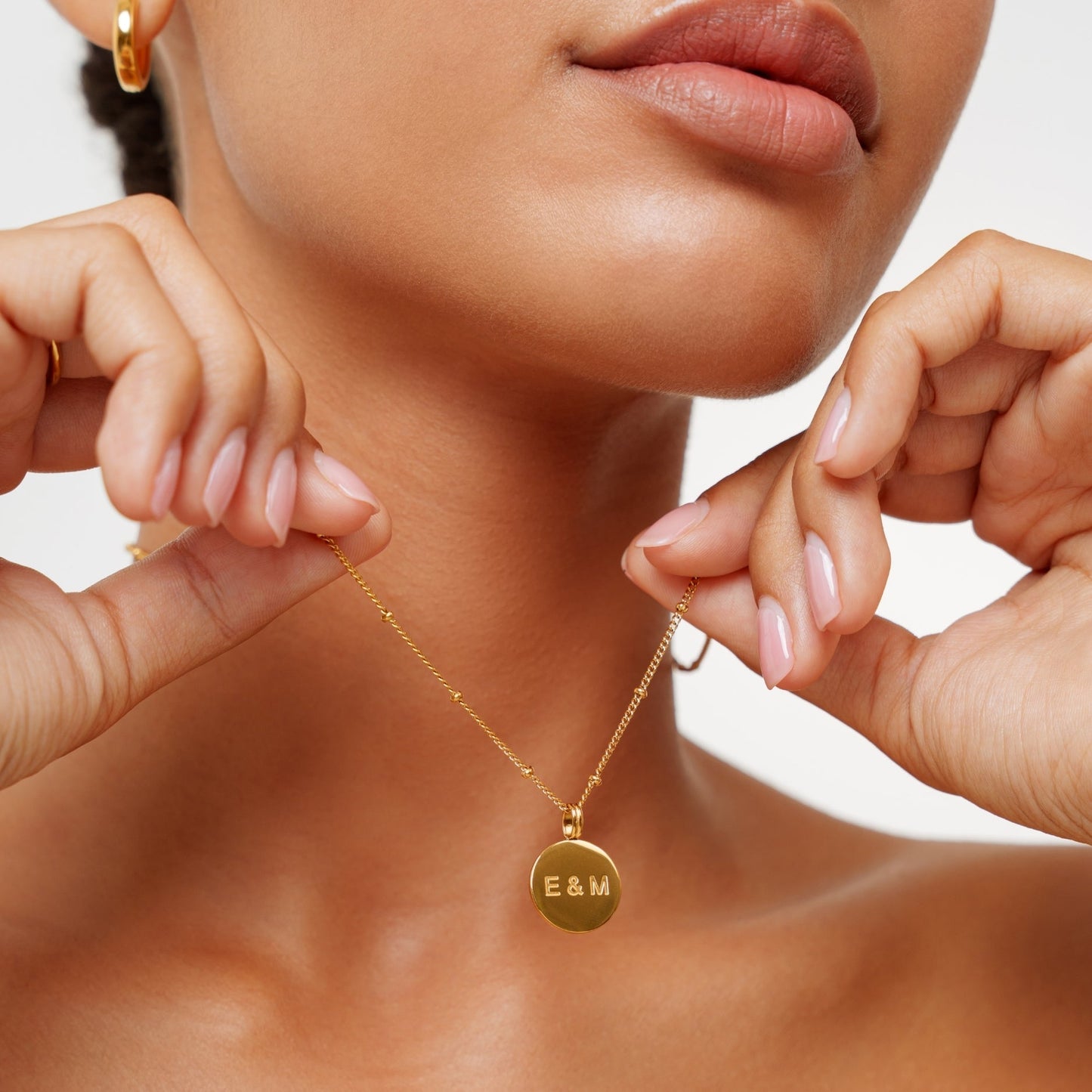 Damen Medaillon Halskette Gold mit Gravur personalisierbar Edelstahl wasserfest Schmuck