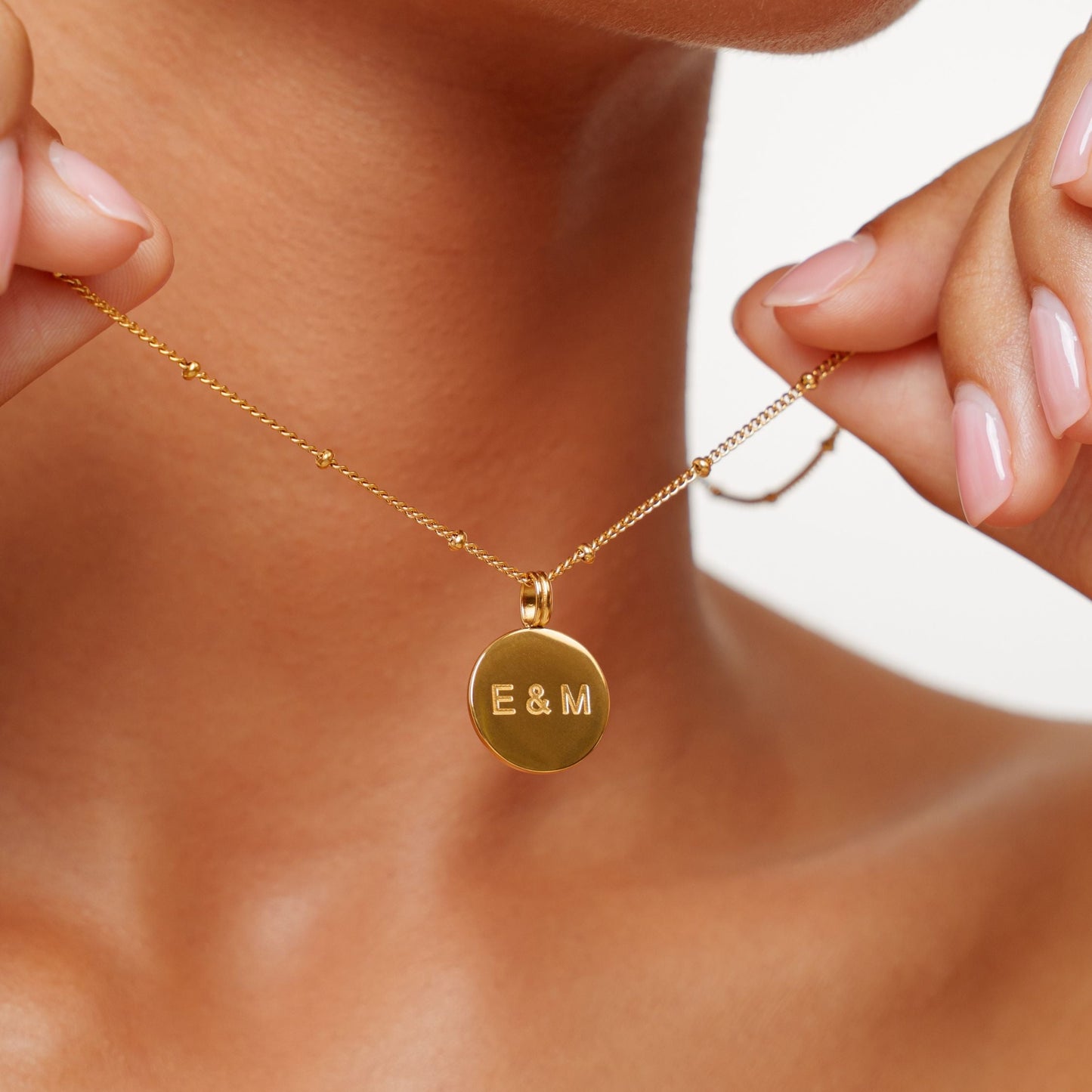 Damen Medaillon Halskette Gold mit Gravur personalisierbar Edelstahl wasserfest Schmuck