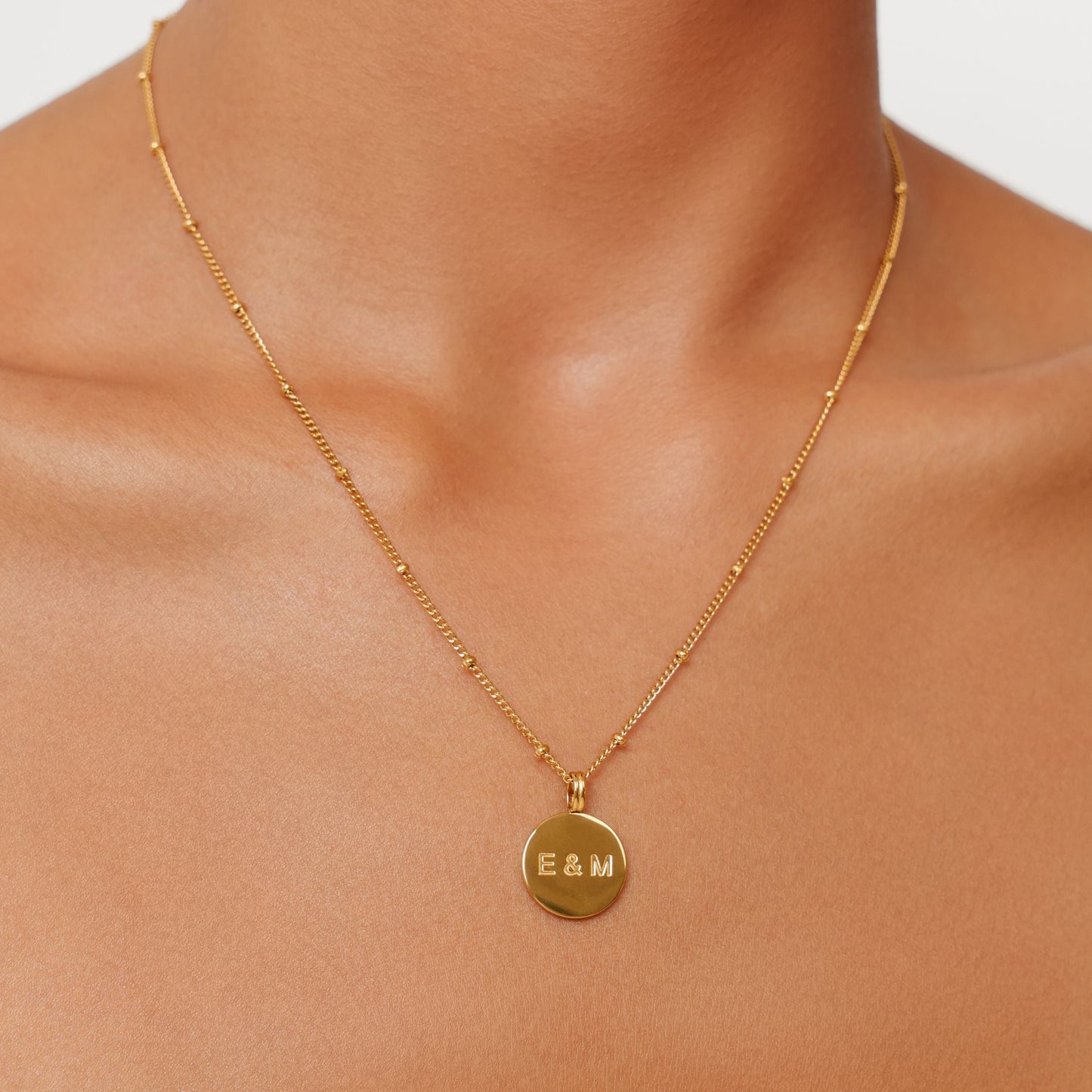 Damen Medaillon Halskette Gold mit Gravur personalisierbar Edelstahl wasserfest Schmuck