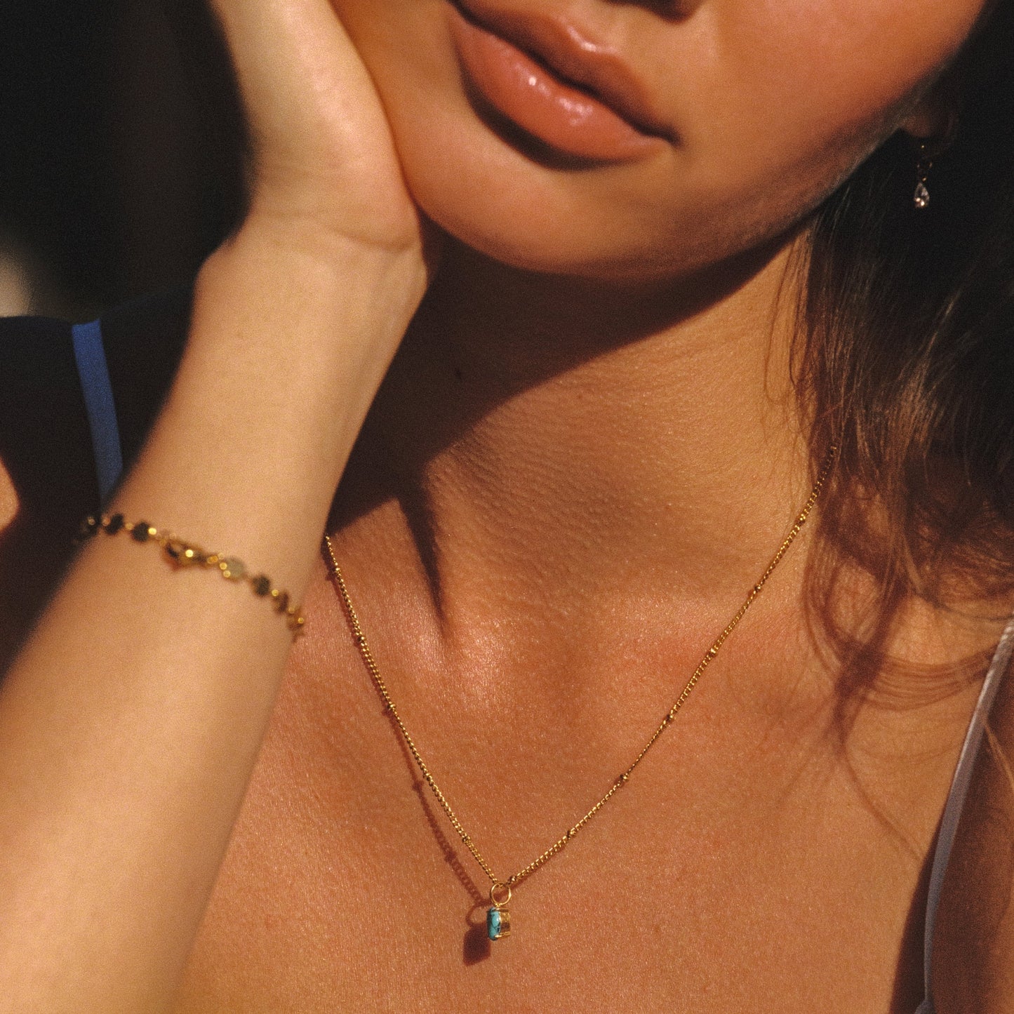 Damen Halskette goldfarben mit Türkis Anhänger und Beaded Chain aus Edelstahl