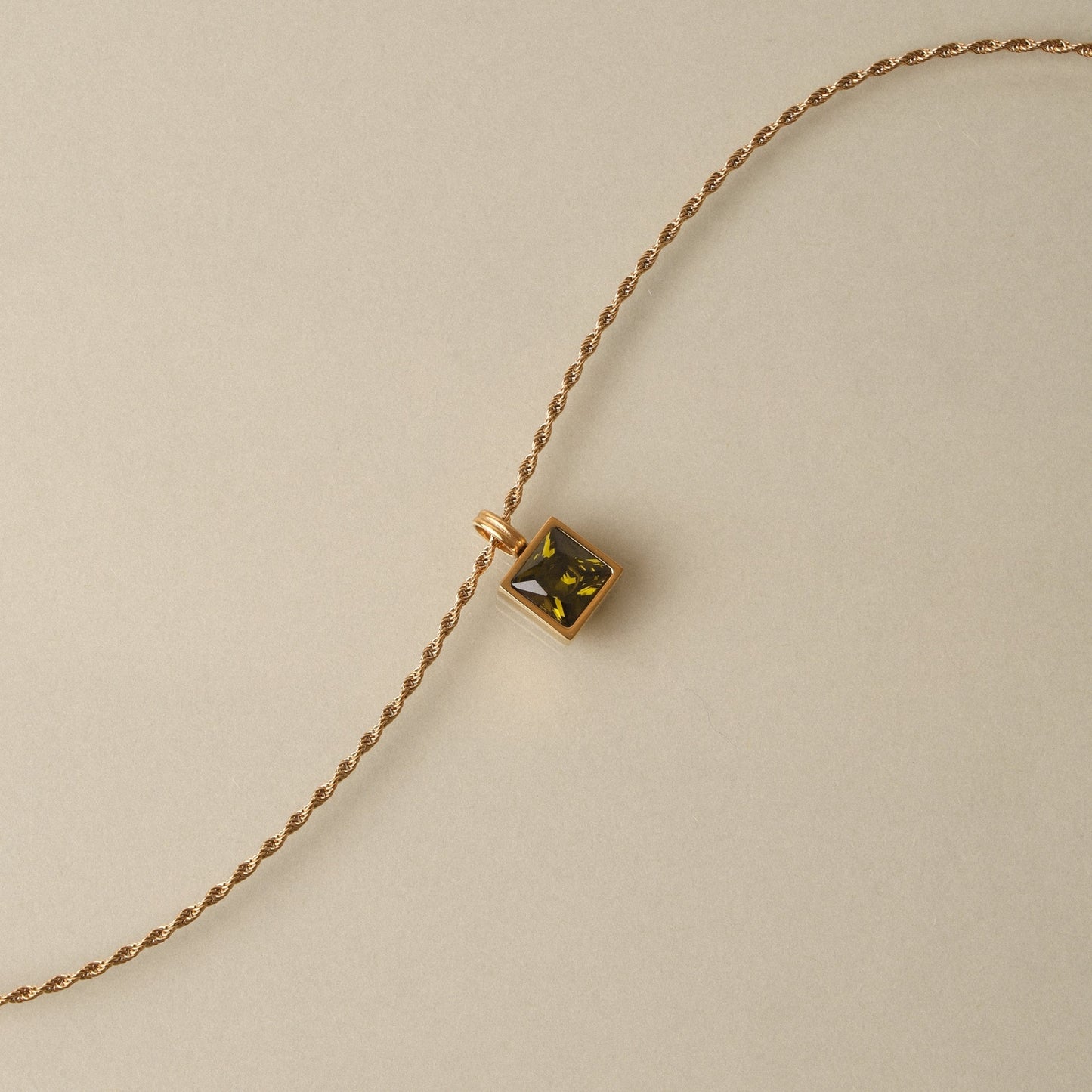 Damen Halskette goldfarben mit grünem Zirkon Anhänger aus Edelstahl