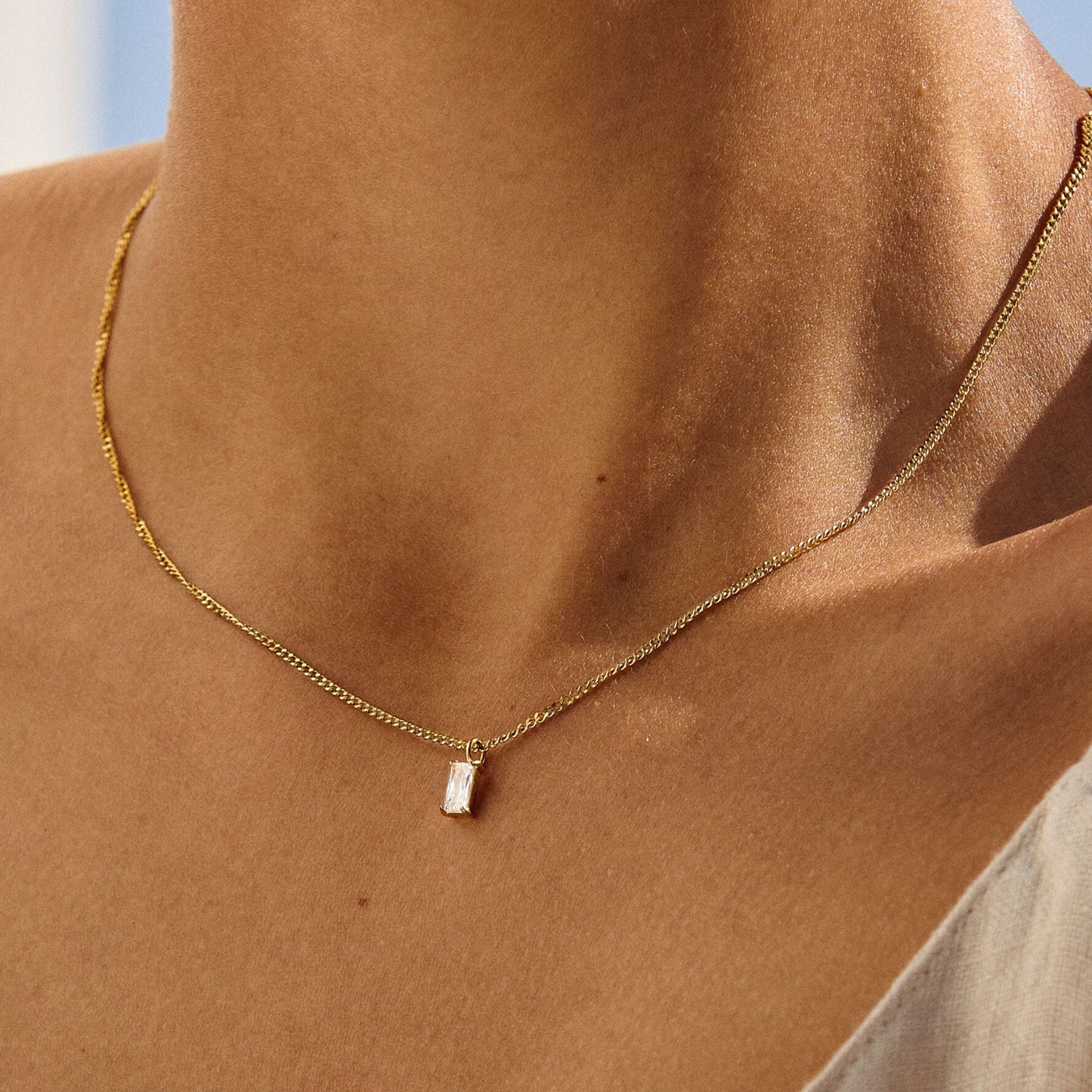 Damen Halskette Gold mit Kristall Anhänger, transparente Stein Kette, verstellbar, wasserfest, hypoallergen