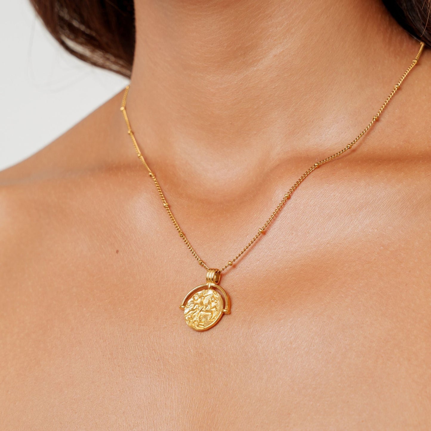 Damen Halskette Gold Medaillon Anhänger Antikes Motiv Edelstahl wasserfest Vintage Schmuck