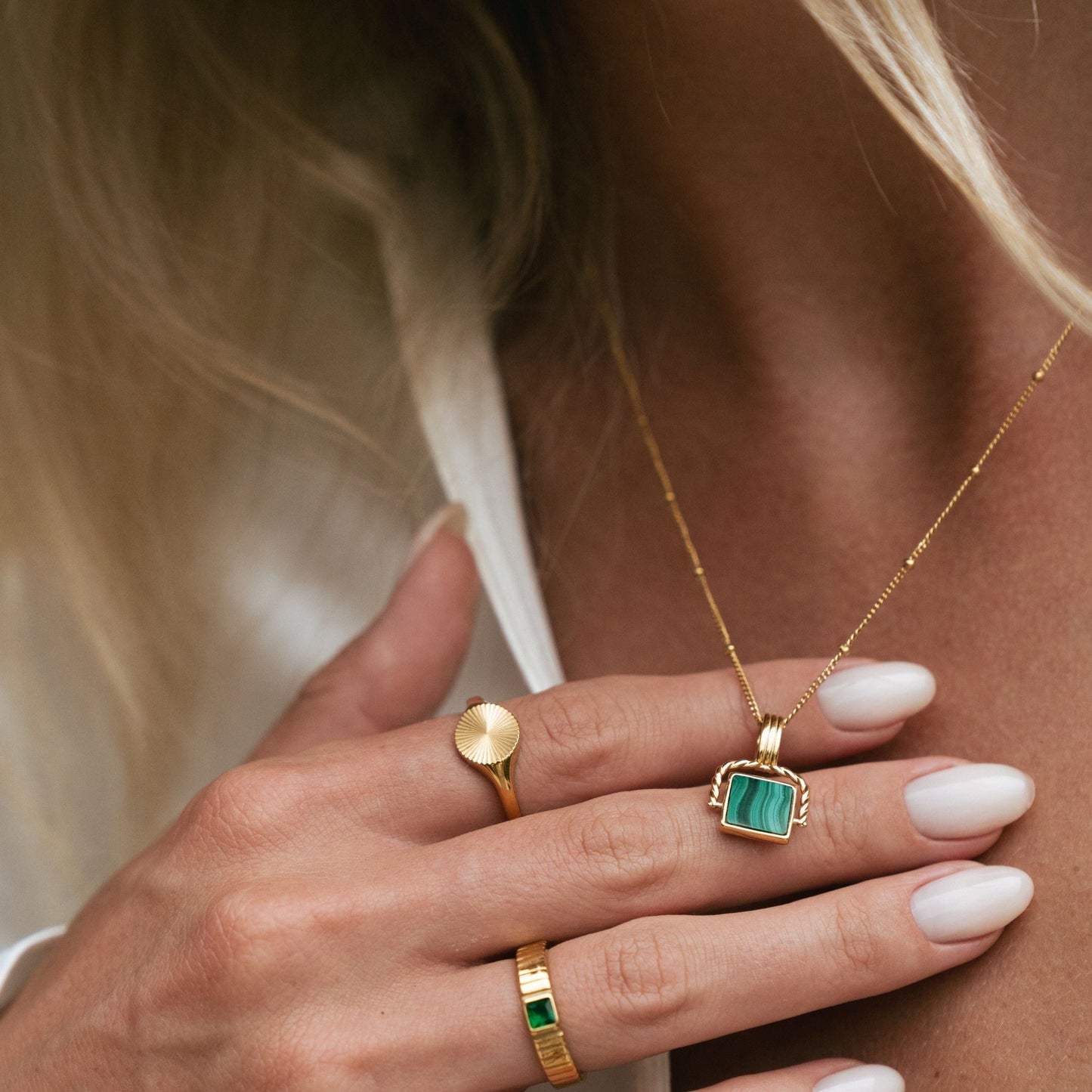 Damen Kette Gold mit grünem Malachit Anhänger, wasserfest, verstellbar, hypoallergen, elegante Schmuckkette