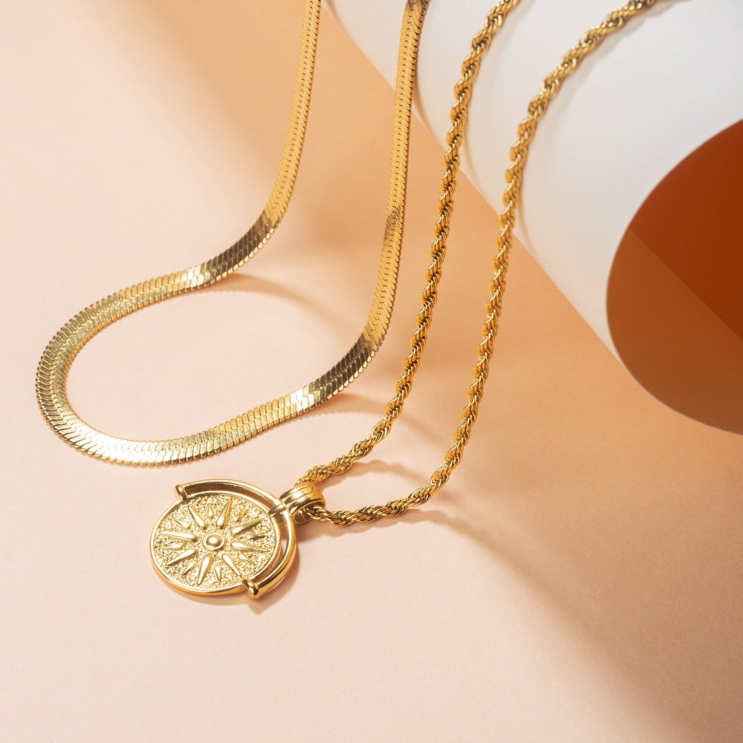 Damen Schmuckset Gold Herringbone Choker Sonnenanhänger Halskette verstellbar wasserfest Edelstahl