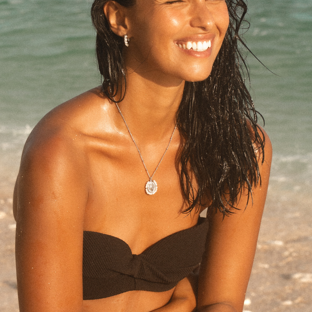 Damen Halskette Gold mit Marien-Anhänger und Süßwasserperlen, 18K PVD Edelstahl, wasserfest