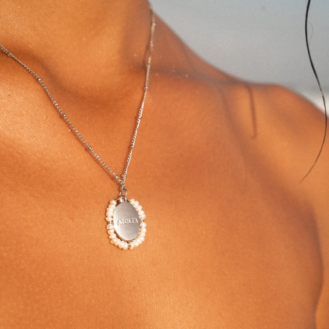Damen Halskette Gold mit Marien-Anhänger und Süßwasserperlen, 18K PVD Edelstahl, wasserfest