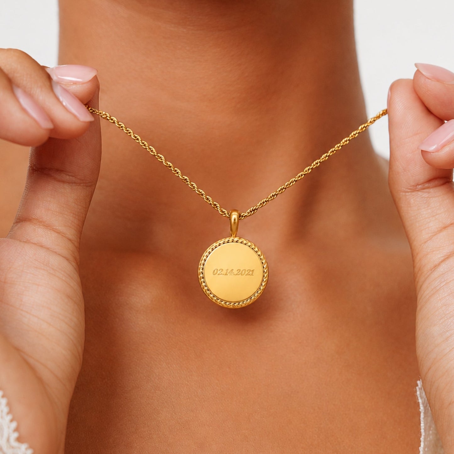 Damen Halskette Gold mit Gravur Anhänger personalisierbar Edelstahl wasserfest Vintage Design