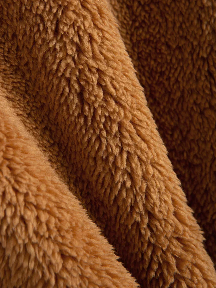 Plüschjacke mit Kapuze und Reißverschluss, locker geschnitten