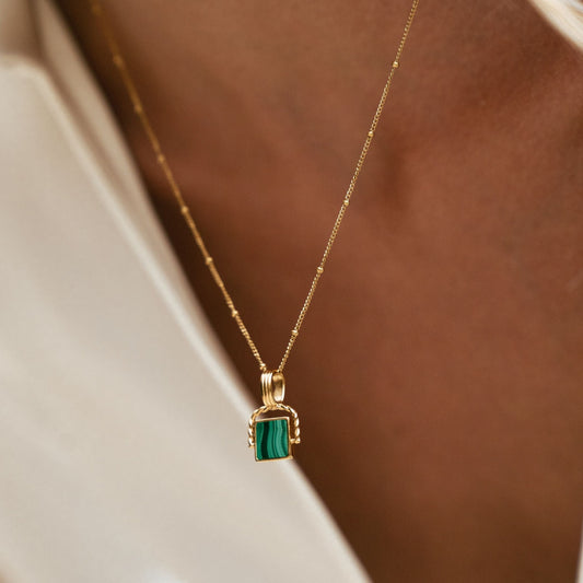 Damen Kette Gold mit grünem Malachit Anhänger, wasserfest, verstellbar, hypoallergen, elegante Schmuckkette