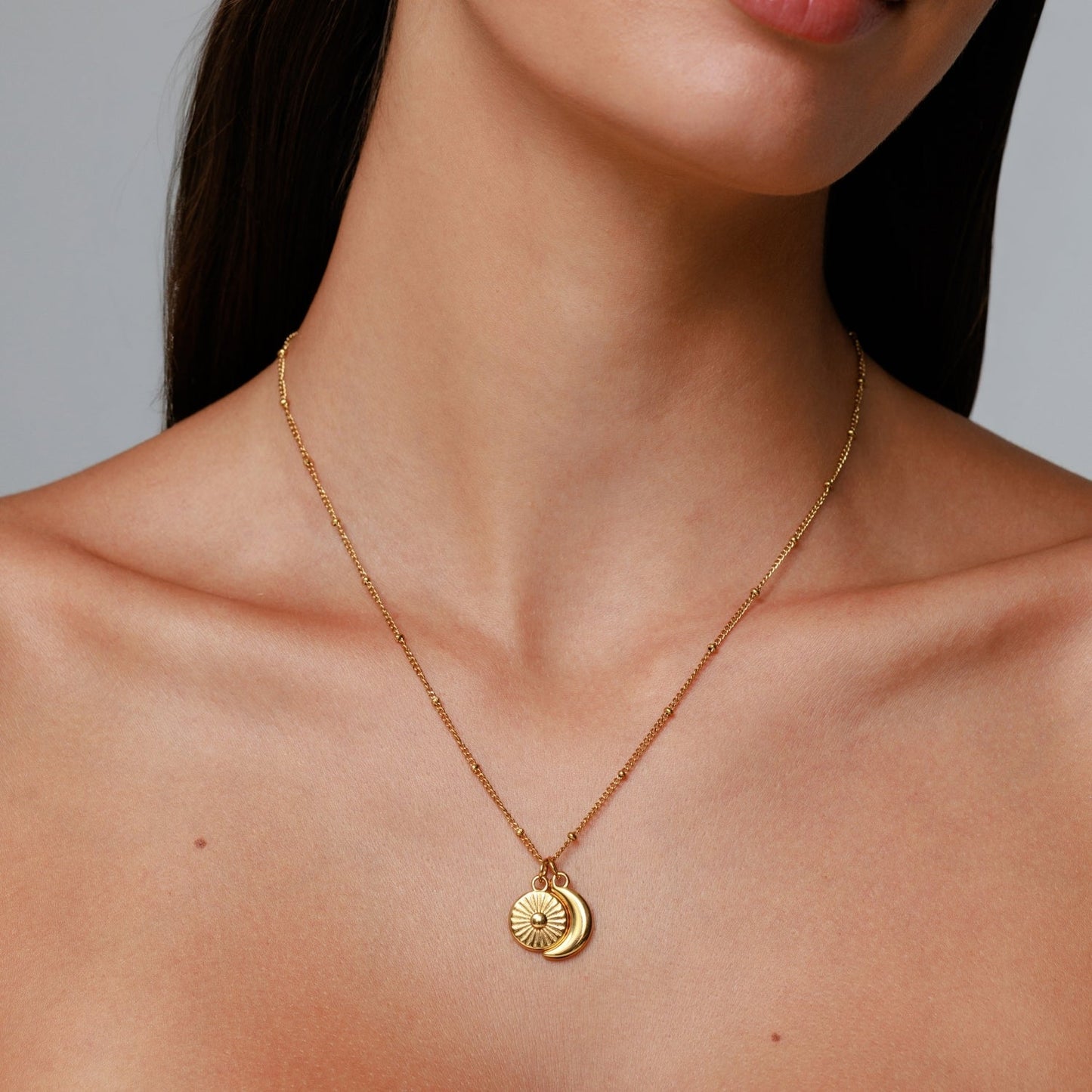 Damen Halskette Gold Doppelanhänger Sonne und Mond Edelstahl wasserfest minimalistischer Schmuck
