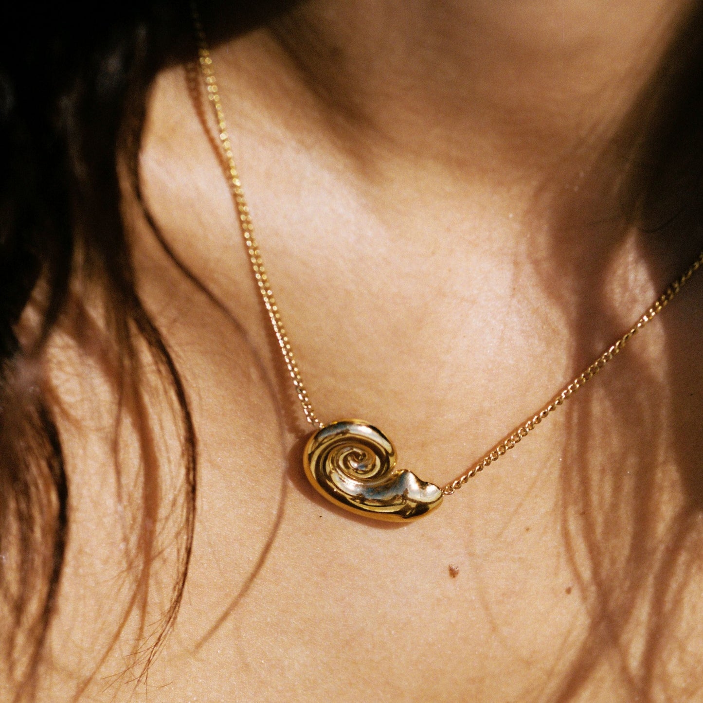 Damen Halskette Gold mit Nautilus-Muschel Anhänger, 18K PVD Edelstahl, wasserfest, verstellbar