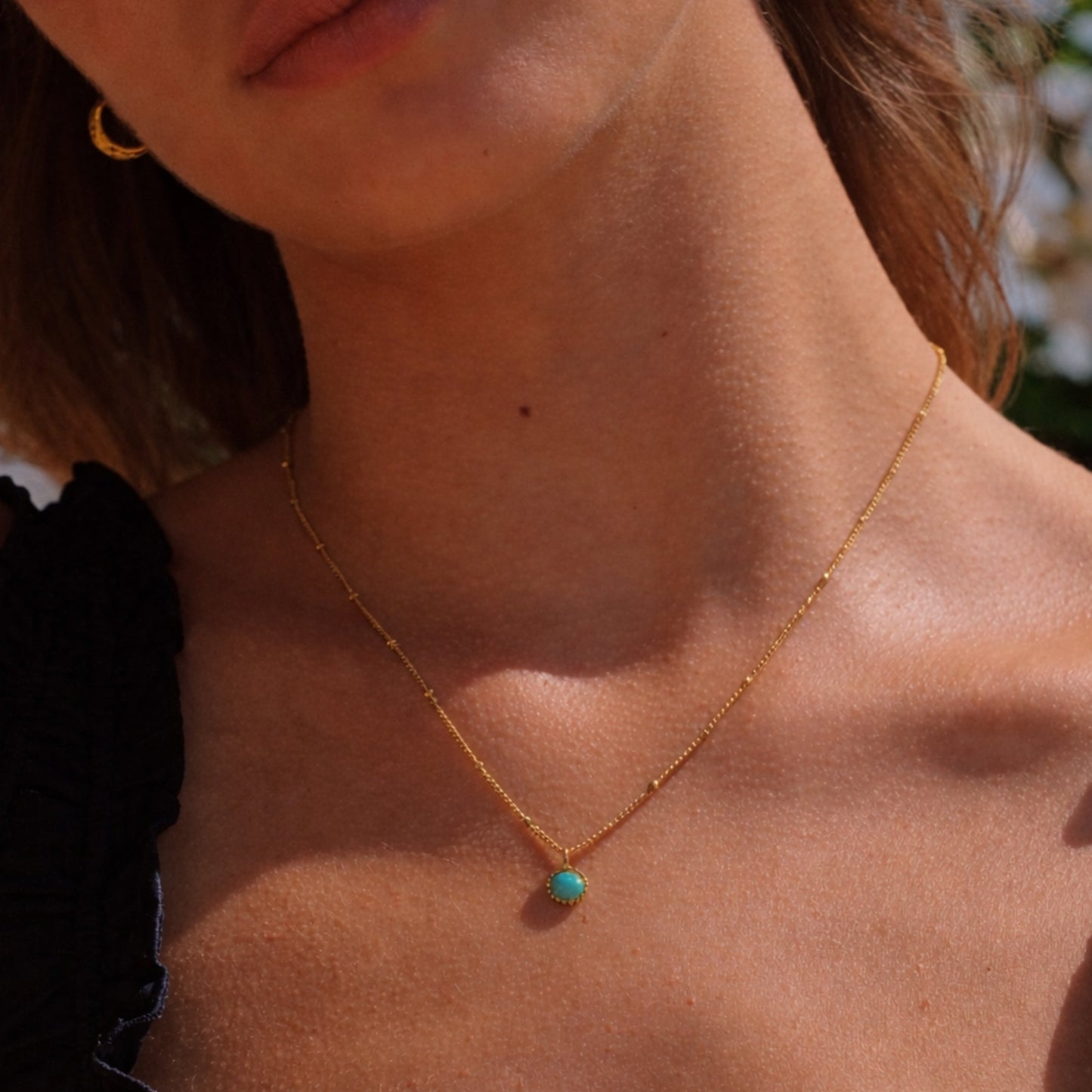 Damen Halskette goldfarben mit rundem Opal Anhänger aus Edelstahl