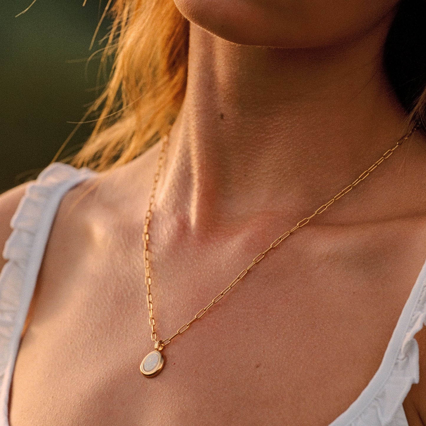 Damen Halskette goldfarben mit Opal Anhänger und Paperclip Kette aus Edelstahl