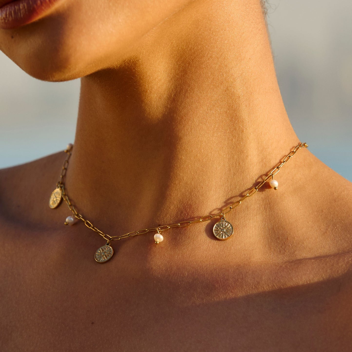 Damen Perlen Choker Gold Süßwasserperlen Sonnen Anhänger verstellbar wasserfest
