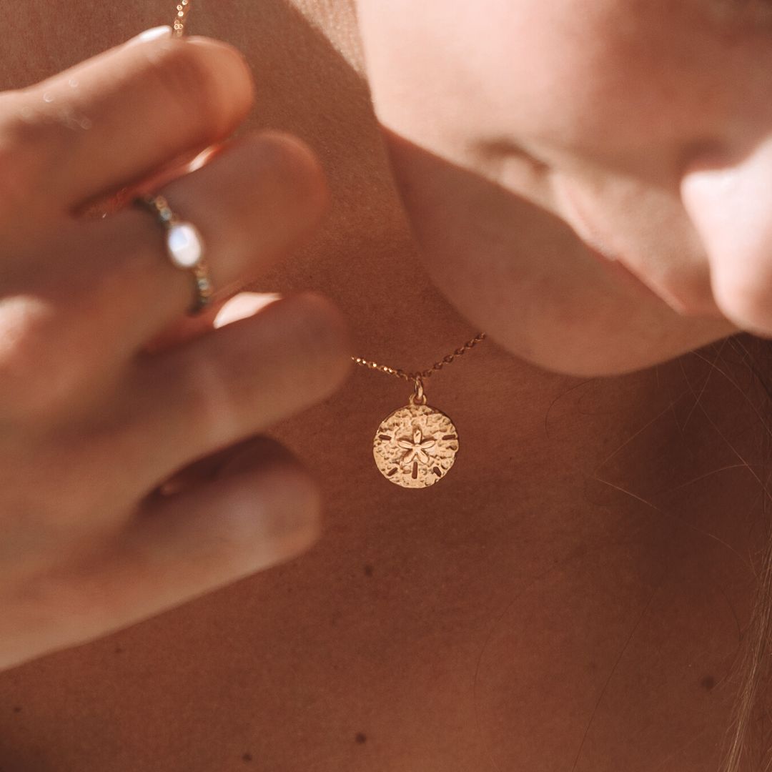 Damen Halskette Gold mit Sanddollar Anhänger, maritime Kette, verstellbar, wasserfest, hypoallergen